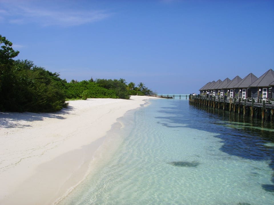 Blick vom Mittelsteg der Wasservillen Kuredu Island Resort & Spa