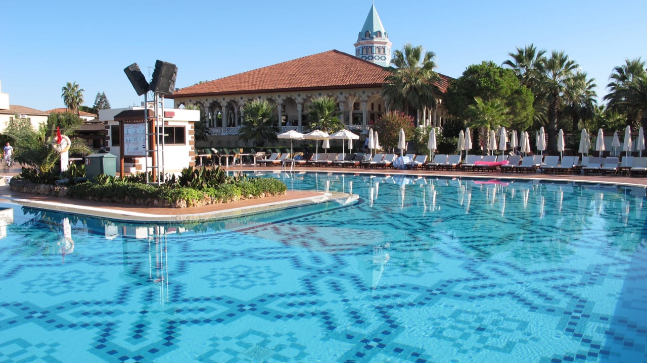 Morgens am Pool Ali Bey Club