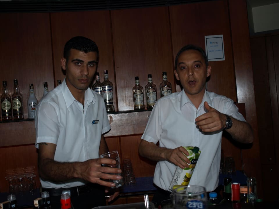 Lieblingskellner Adil (rechts) PALOMA Perissia