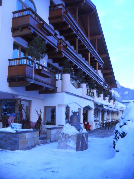 Vorderseite des Hotels Verwöhnhotel Kristall