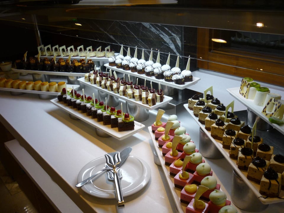 Kleiner Teil Dessertbüffet Royal Holiday Palace