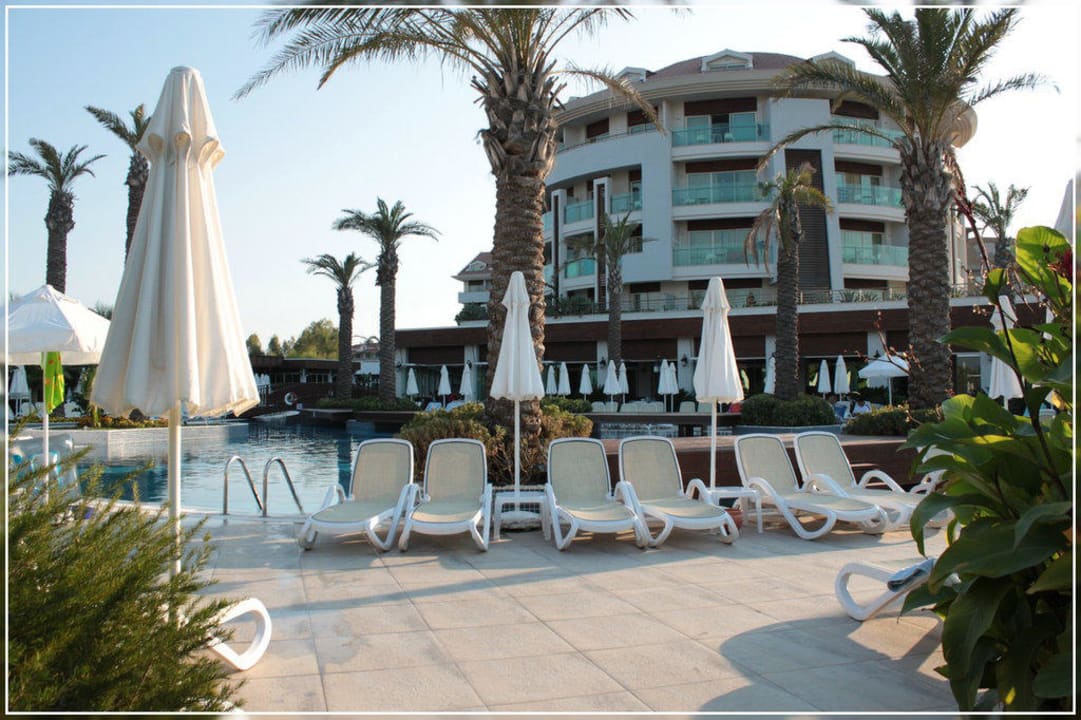 Teil der Poolanlage/ Außenansicht vom Hotel Sunis Evren Beach Resort Hotel & Spa