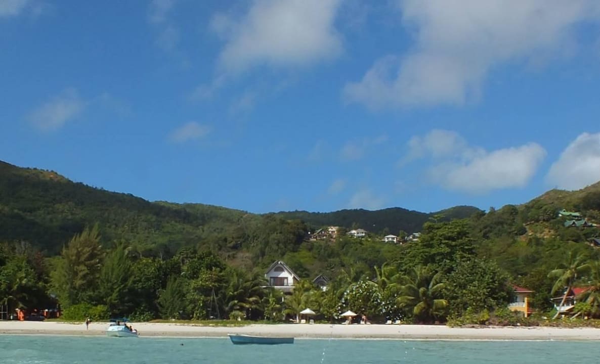 Вид на отель с лодки Hotel Village du Pecheur