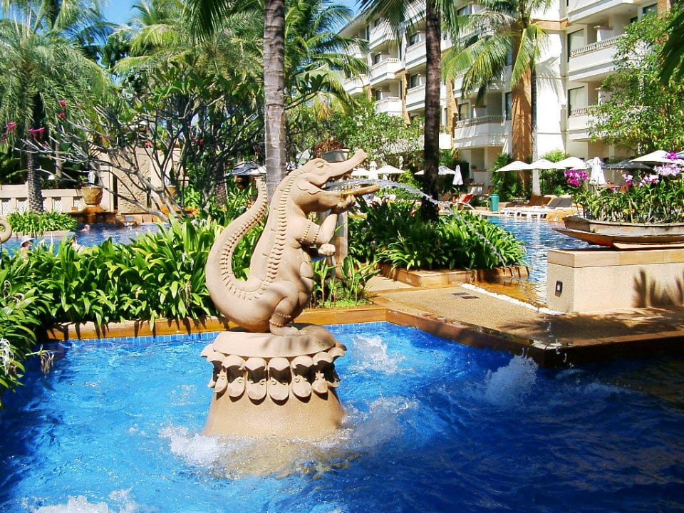 Pool Busakorn Wing Holiday Inn Resort Phuket