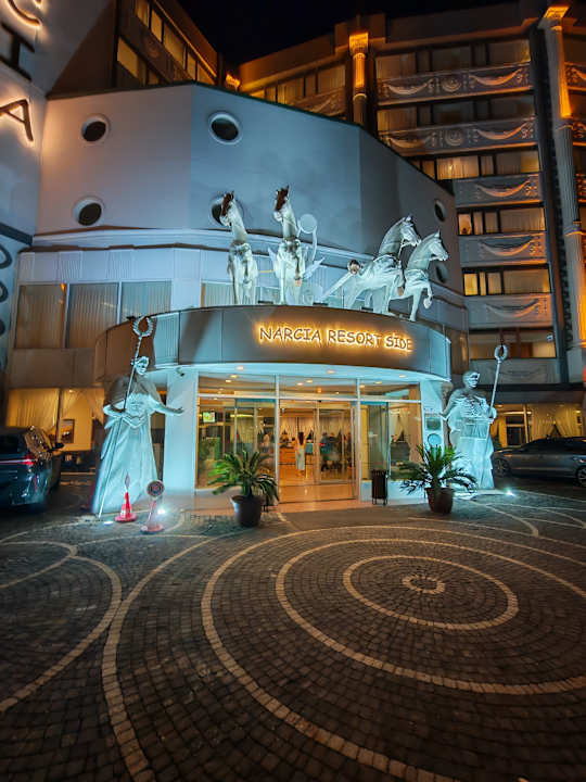 Außenansicht Narcia Resort Side