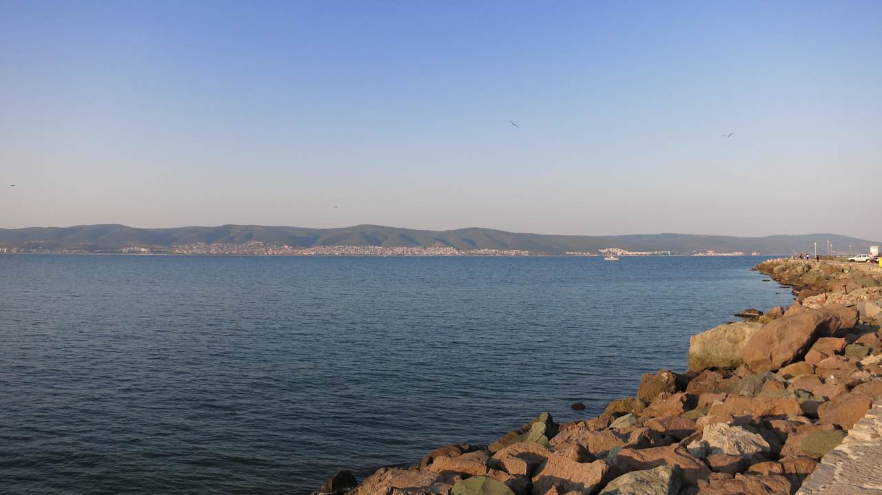 Benachbarter Strand Sol Luna Bay