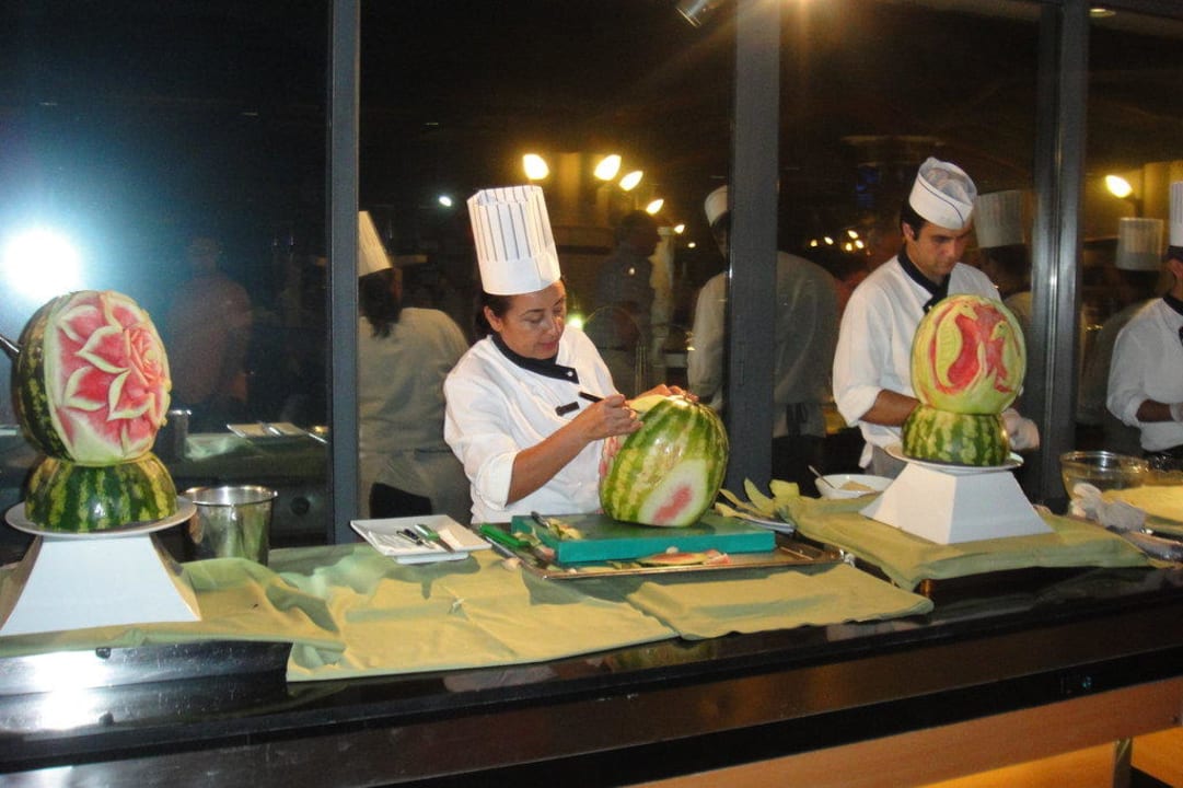 Köche beim Wassermelone schnitzen Limak Limra Hotel & Resort
