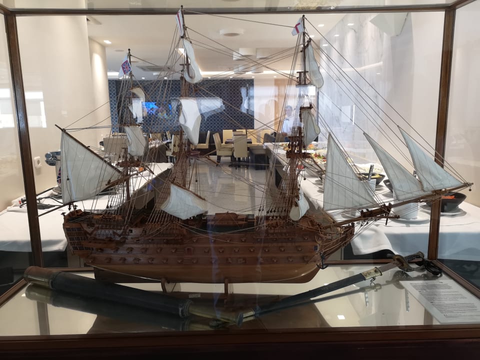 Modells Hoff HMS Victory Hotel Atlantis Beach