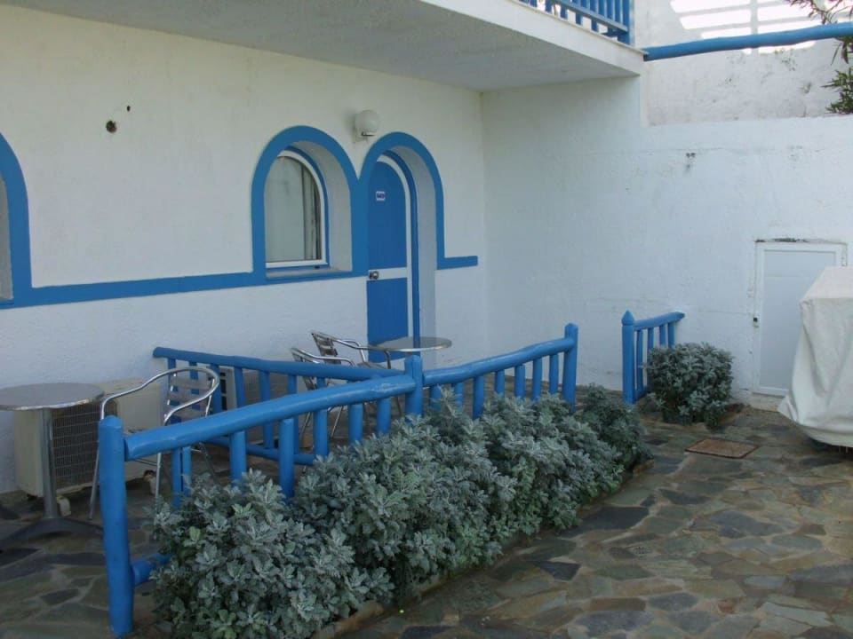 Zimmer mit Reinigungswagen Mitsis Selection Rinela