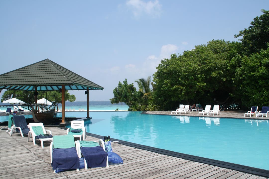 Pool jedoch nicht genutz wegen Meer Adaaran Select Meedhupparu Island Resort - Premium All Inclusive