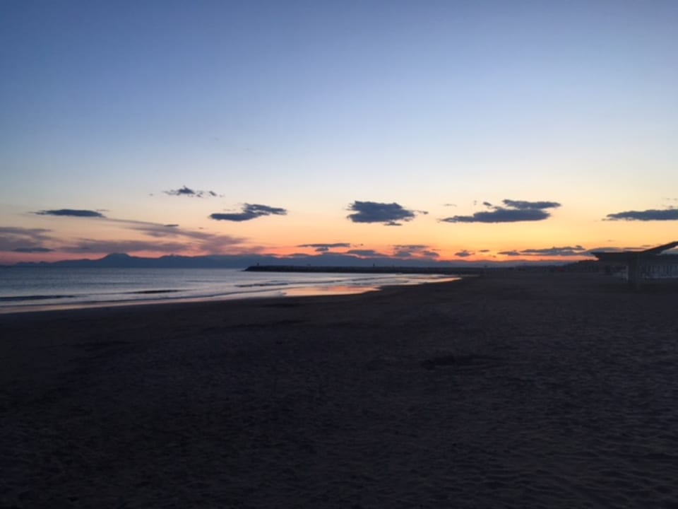 Strand Well Palace Side