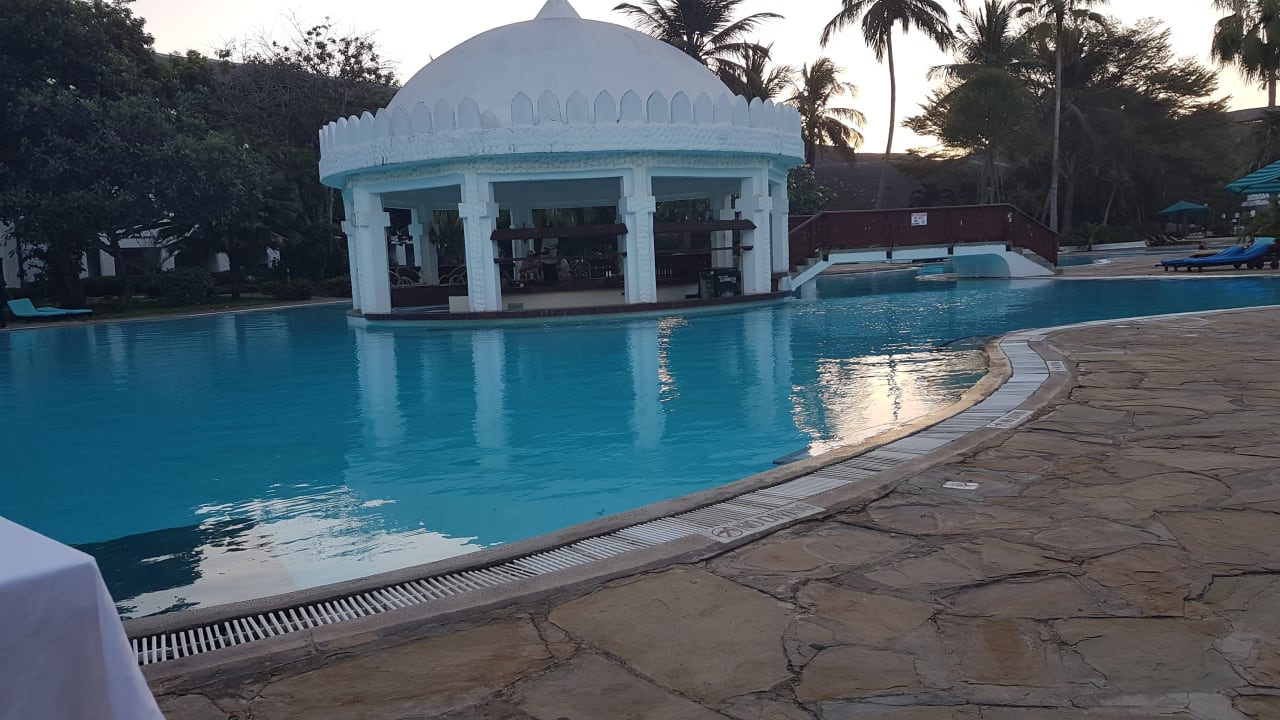 Pool Hotel Southern Palms Beach Resort