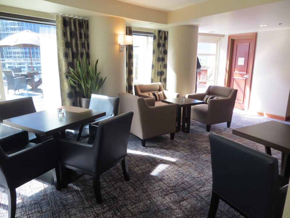 Gold Lounge Hotel The Fairmont Waterfront