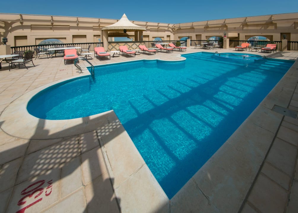 Pool Hotel Mercure Grand Seef