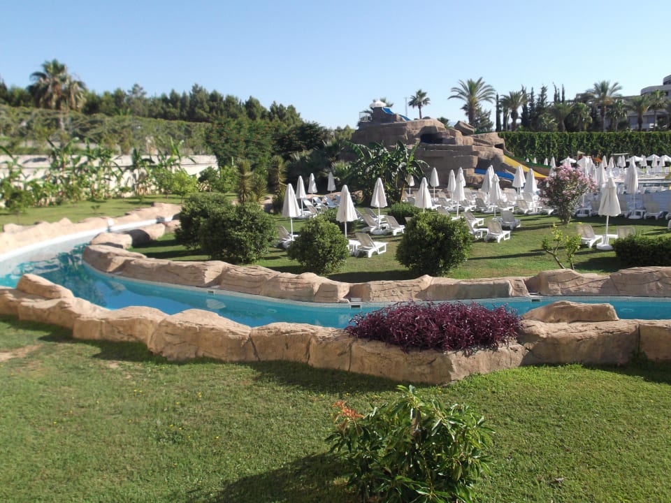 Zu den Rutschen Melas Holiday Village