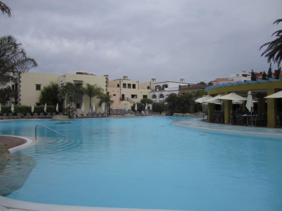 Großer Pool mit Poolbar Lopesan Villa del Conde Resort & Thalasso
