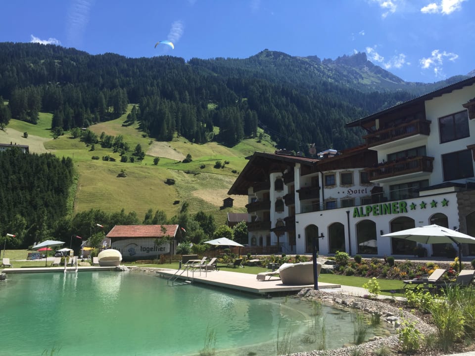 Hotel mit Naturbadeteich Alpeiner Nature Resort Tirol