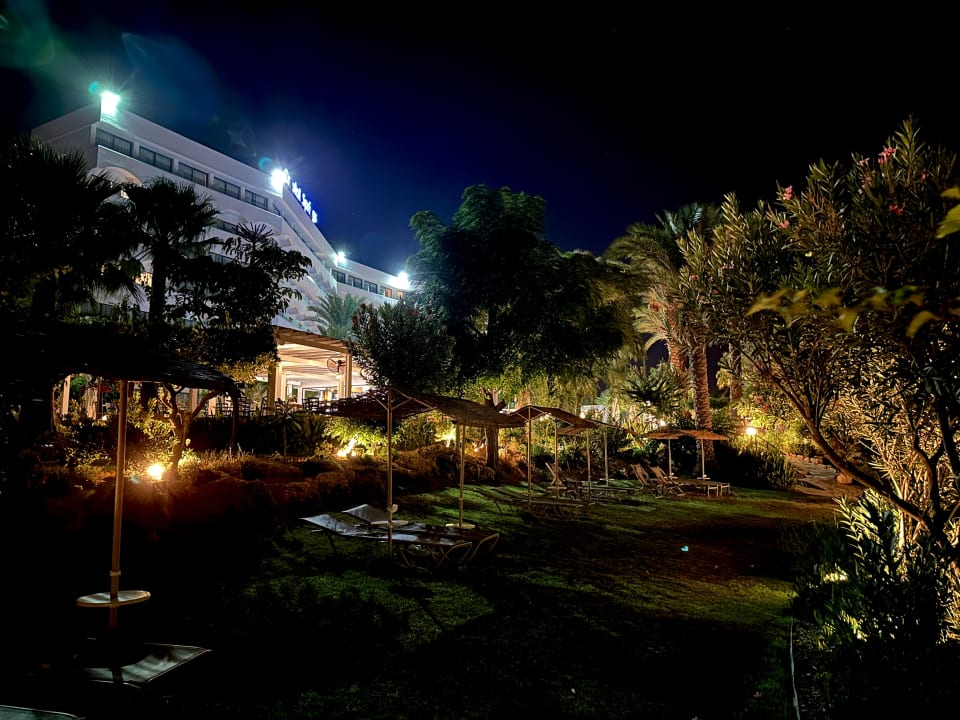 Außenansicht Crystal Springs Beach Hotel