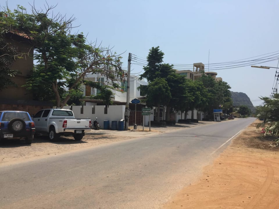 Straßenansicht mit Gastronomie Praseban Resort, Hua Hin Pranburi