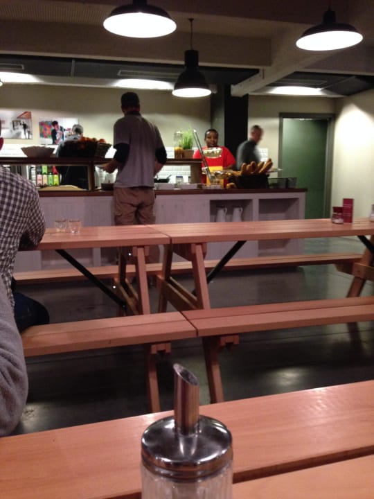 Frühstückspause  MEININGER Hotel Bruxelles City Center