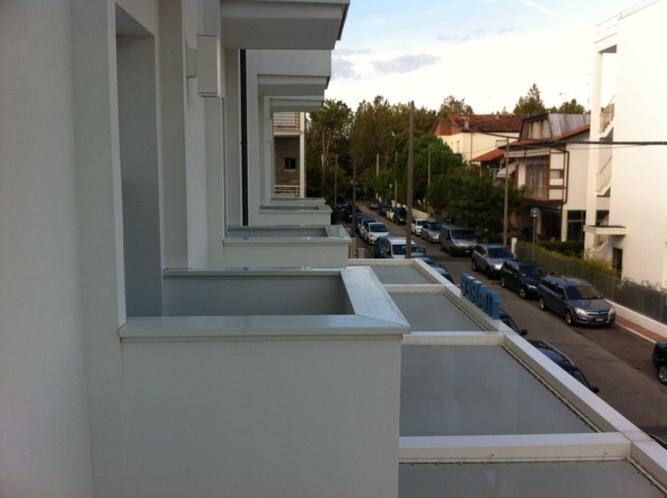 Straßenblick Maree Hotel