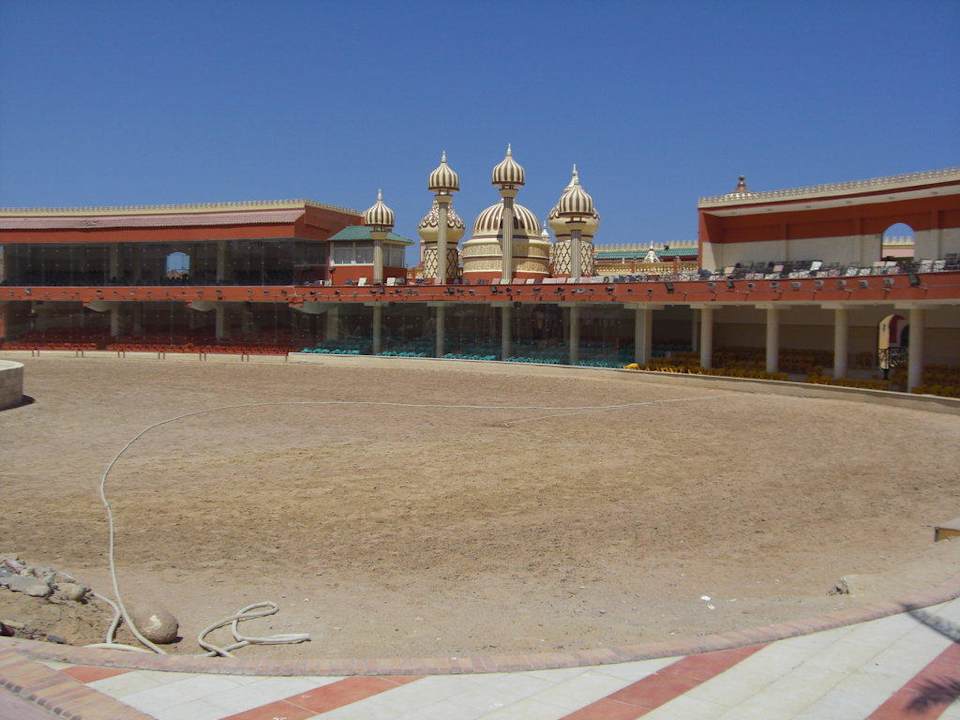 Amphietheather mit täglicher Abendshow! Pickalbatros Alf Leila Wa Leila Resort - Neverland Hurghada