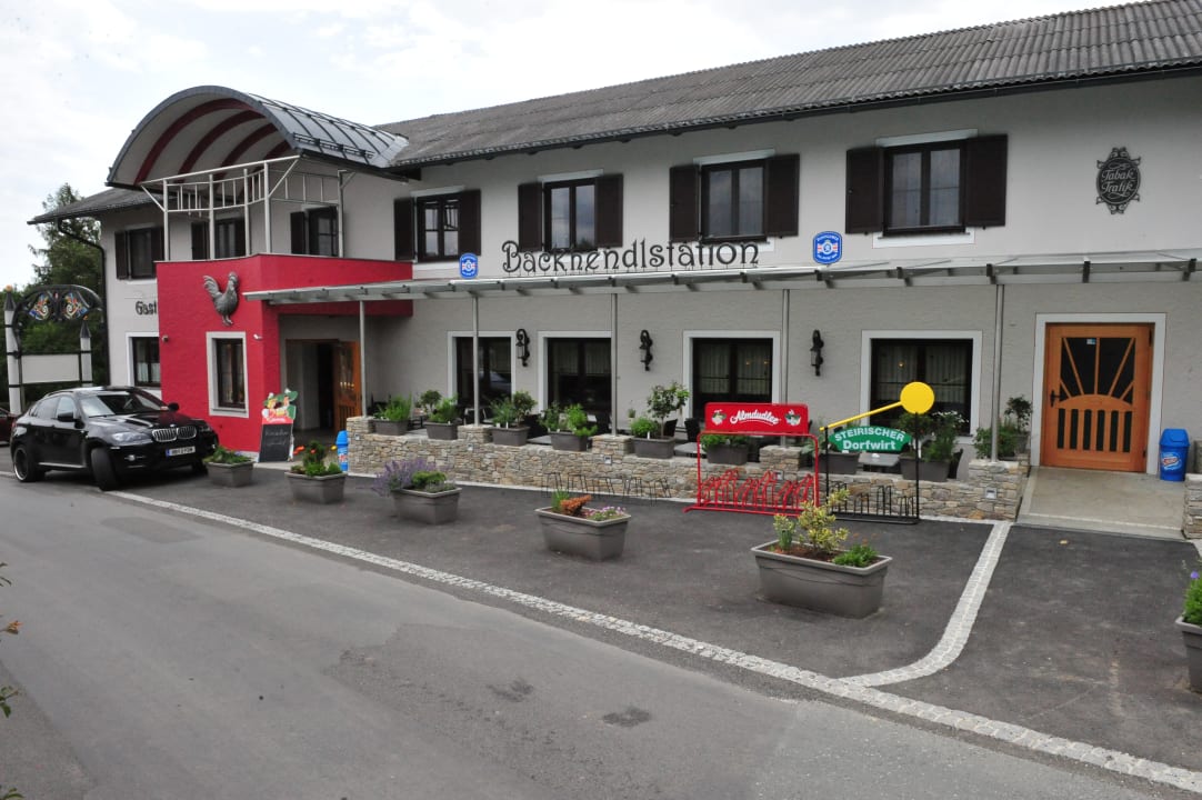 Außenansicht Backhendlstation Gasthof Schneider