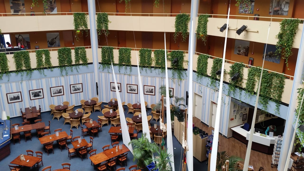 Lobby und Restaurant  (Abendessen) Center Parcs Park Nordseeküste