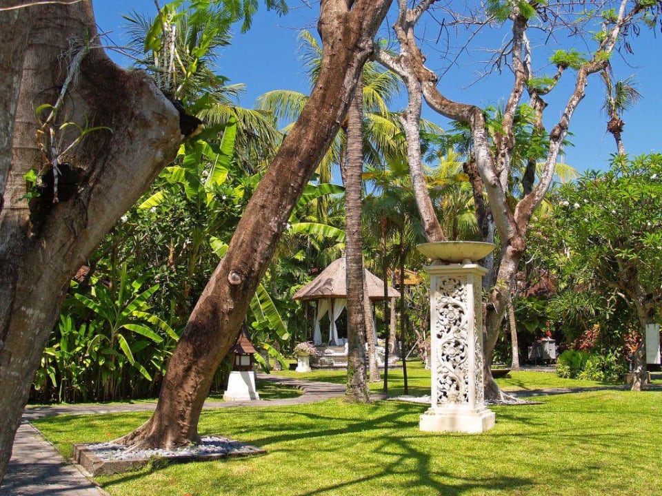 Hotel - Gartenanlage Puri Santrian