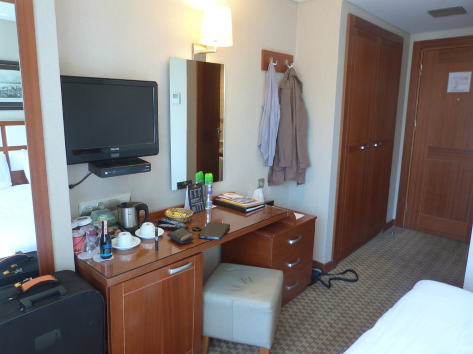 TV und Minibar Istanbul Golden City Hotel