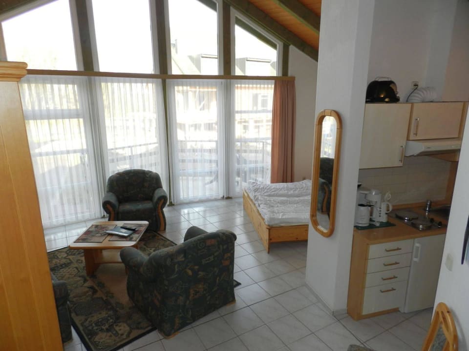 Blick ins Apartment mit Küchenzeile 1 Zimmer Apartment Schumacher in Plau am See