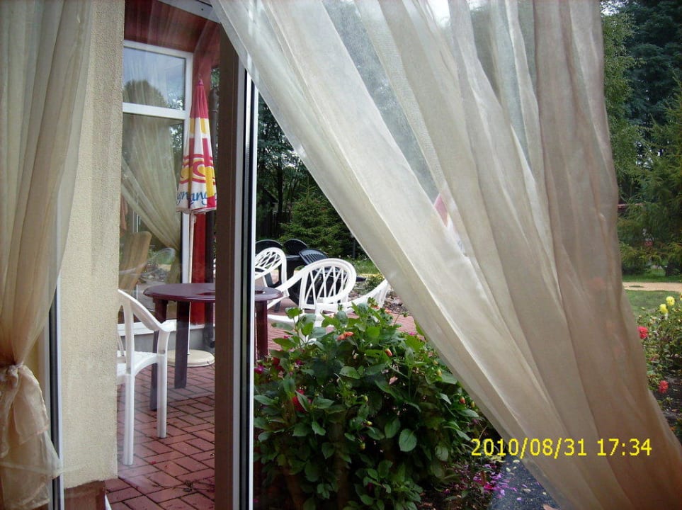 Blick zur Terrasse vom Wintergarten Center Hotel Bronkow