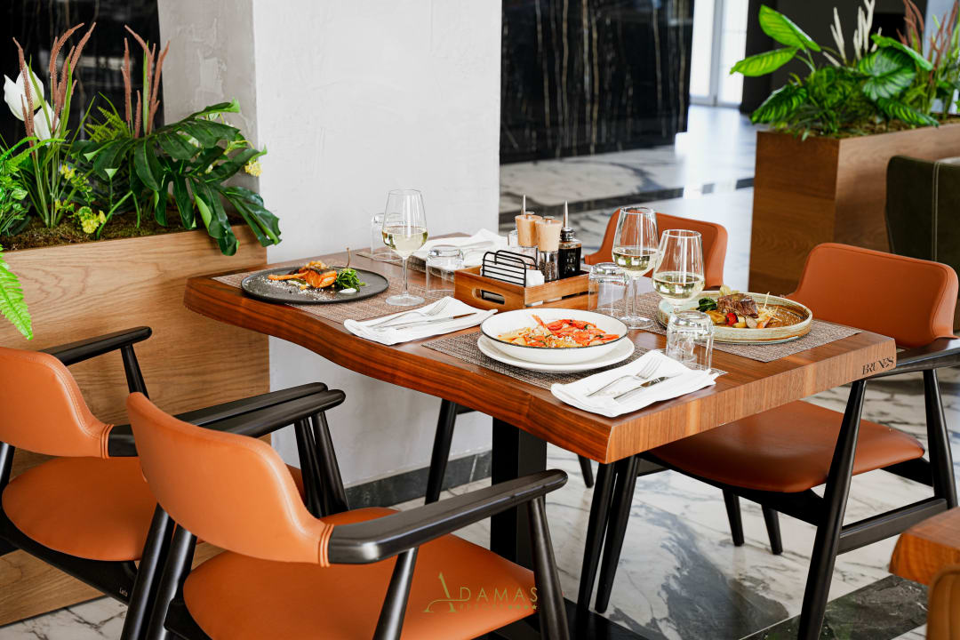 Gastro Adamas Resort & Hotel