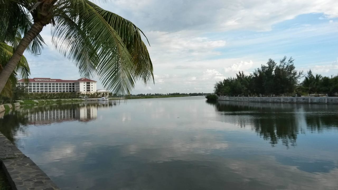 Der Fluss vor der Straße und dem Hotel Victoria HA Victoria Hoi An Beach Resort & Spa