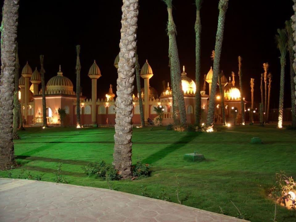 Nachtaufnahmen der Anlage Pickalbatros Alf Leila Wa Leila Resort - Neverland Hurghada
