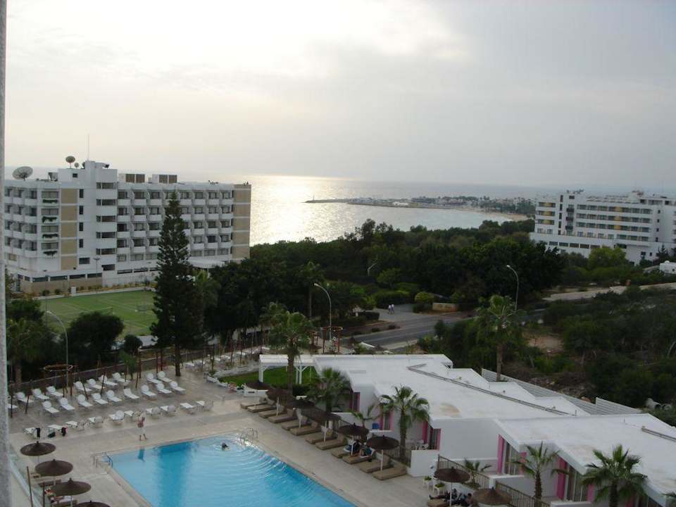 Ausblick Napa Mermaid Hotel & Suites