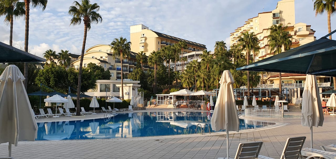 Pool Iz Flower Side Beach Hotel