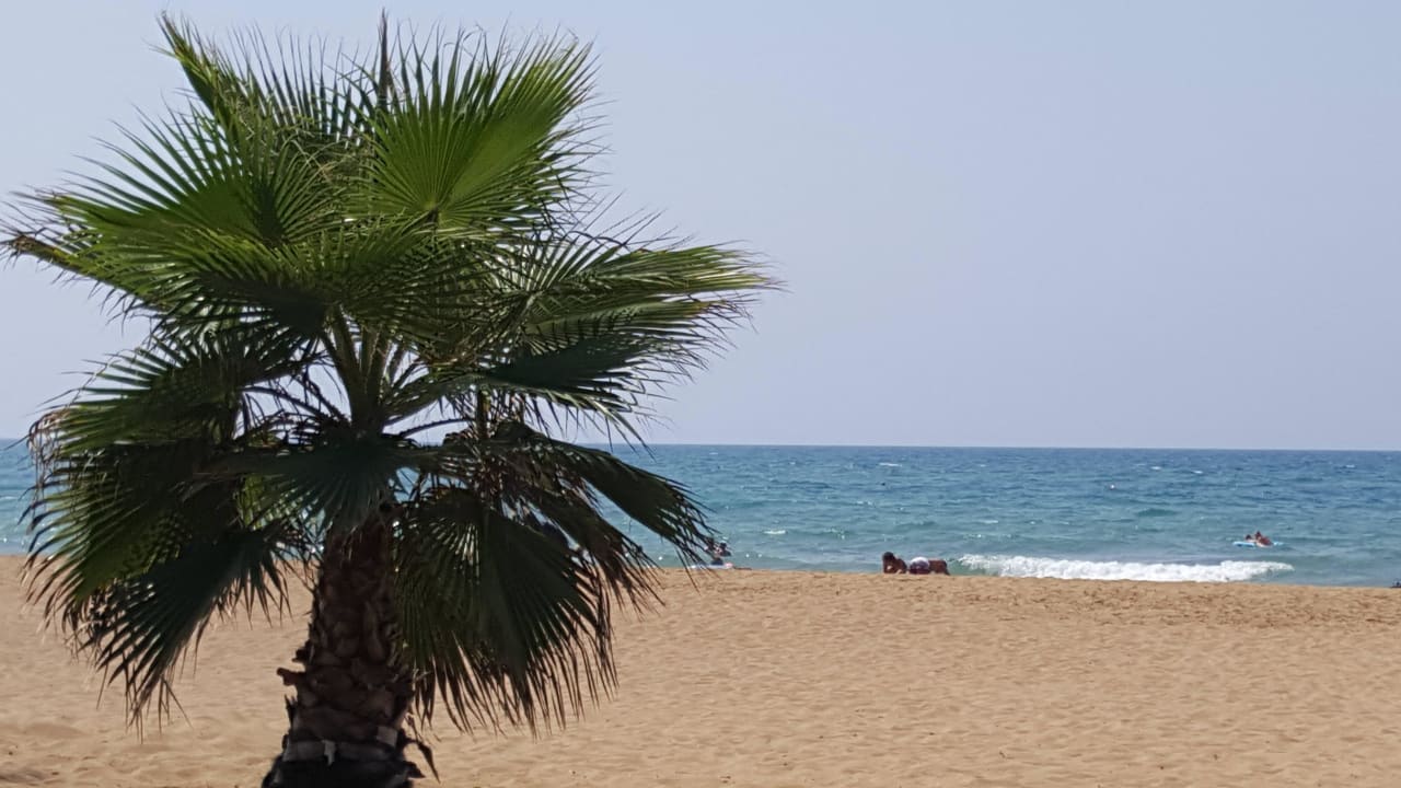 Super sauberer Strand Club Grand Aqua
