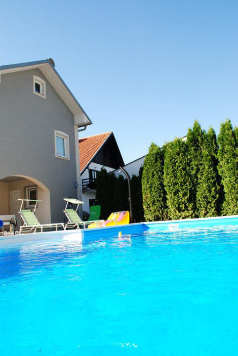 Vila DeLux Pool Bed & Breakfast Vila DeLux