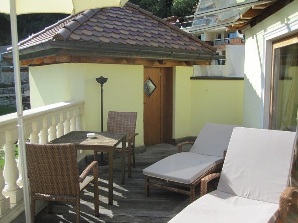Dachterrasse mit eigener Sauna Quellenhof Luxury Resort Passeier