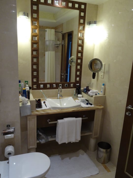 Kleines Bad Al Bustan Palace - A Ritz-Carlton Hotel