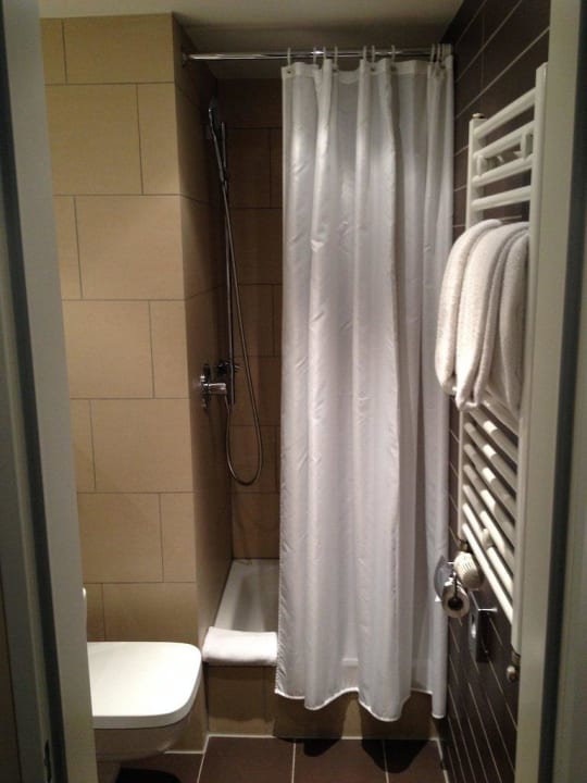 Blick ins Bad Holiday Inn - the niu, Fusion Hamburg St. Georg