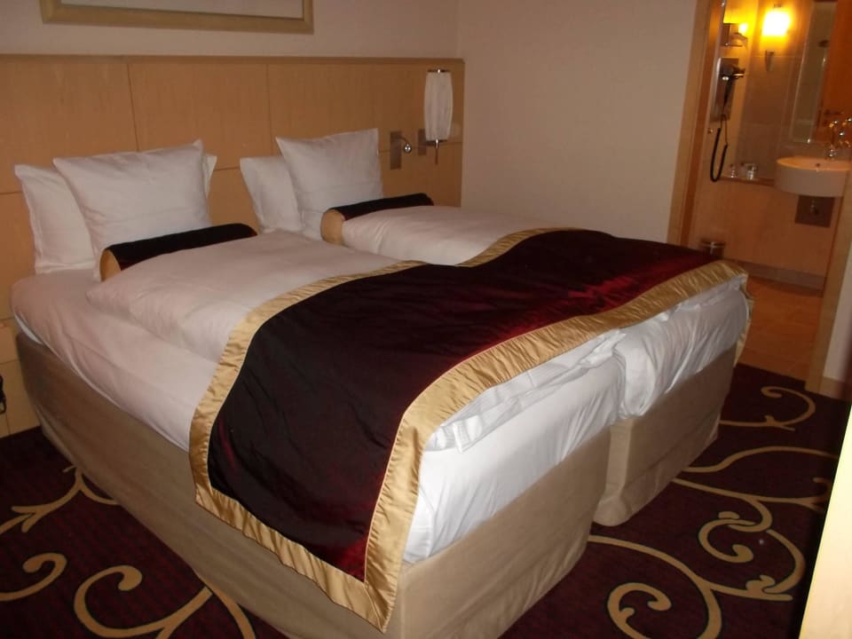Doppelbett Hotel Mondial am Dom Cologne- MGallery