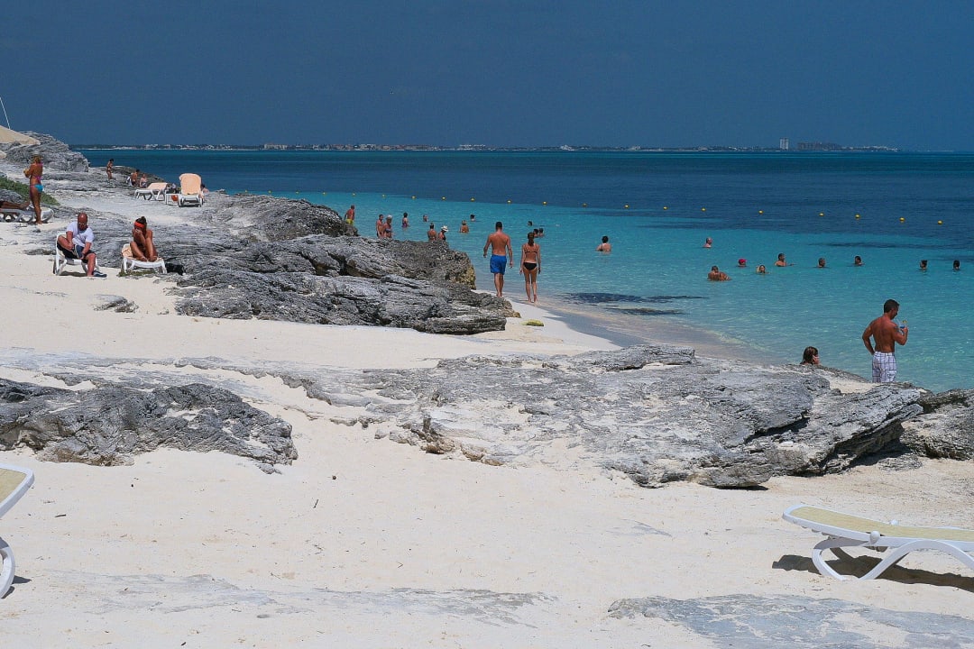 Felsen und feiner Sand Hotel Riu Palace Peninsula