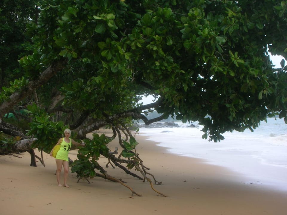 150m links Strand Khao Lak Merlin Resort