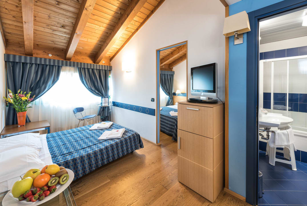 Zimmer West Point Airport Hotel