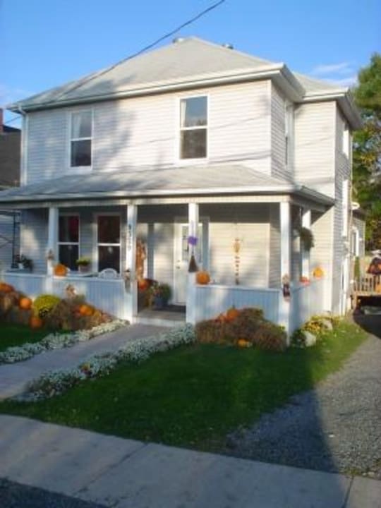 Canal House B&B A Marina Cove Inn