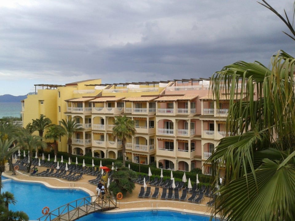 Blick auf einen Teil der Royal Terrace-Appartments Zafiro Bahia