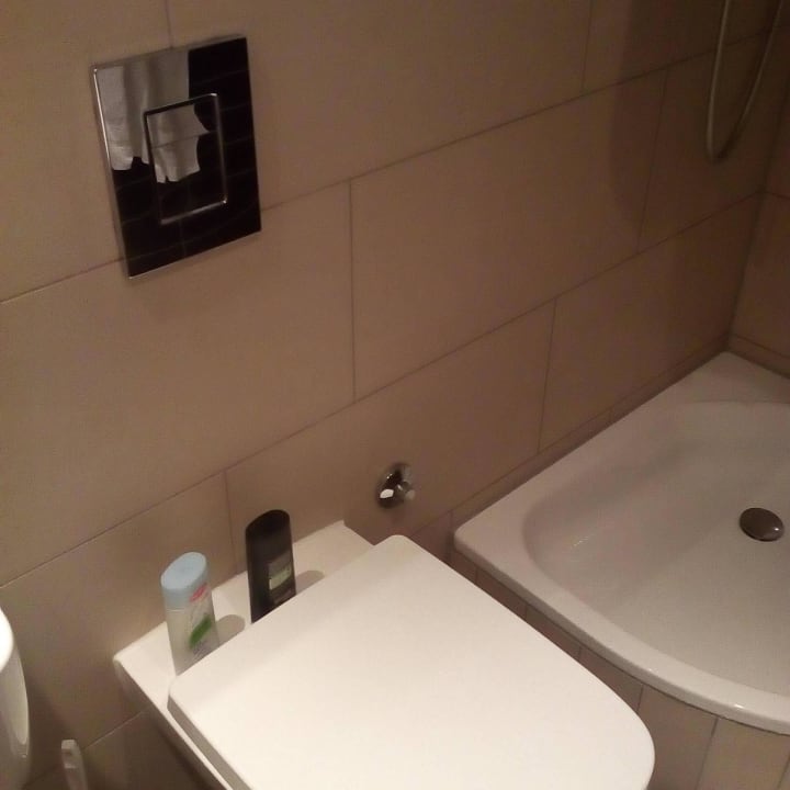 Fehlende Ablagen im Bad 3 Holiday Inn - the niu, Fusion Hamburg St. Georg