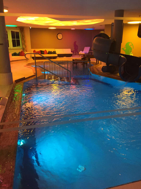 Eigene Kinderpoollandschaft mit Rutsche Hotel Das Seekarhaus